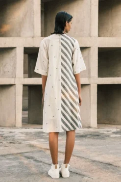 Urvashi Kaur Zephyr Flared Jamdani Dress 5 Urvashi Kaur Zephyr Flared Jamdani Dress -Inca Clothing Shop 171123uk99 3